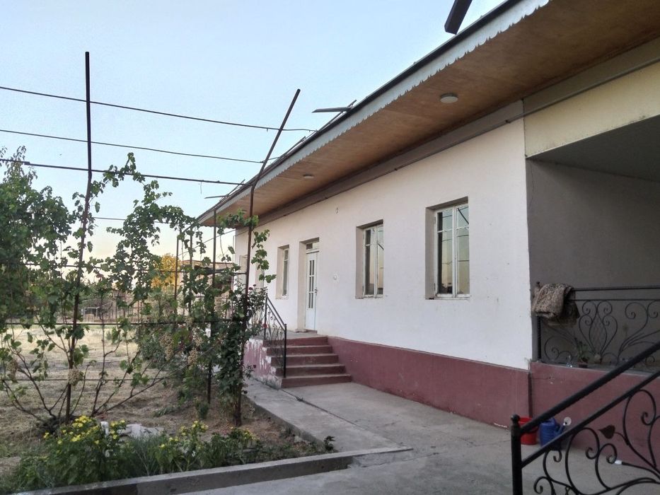 13 sotiq hovli sotiladi