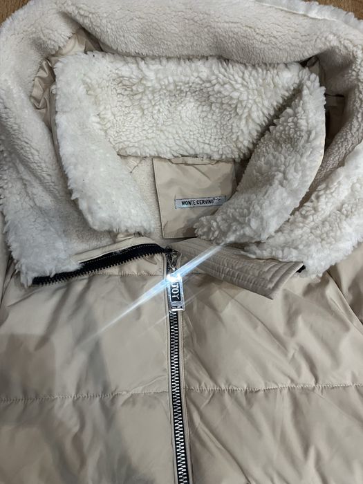 Дълго зимно яке в бежово.