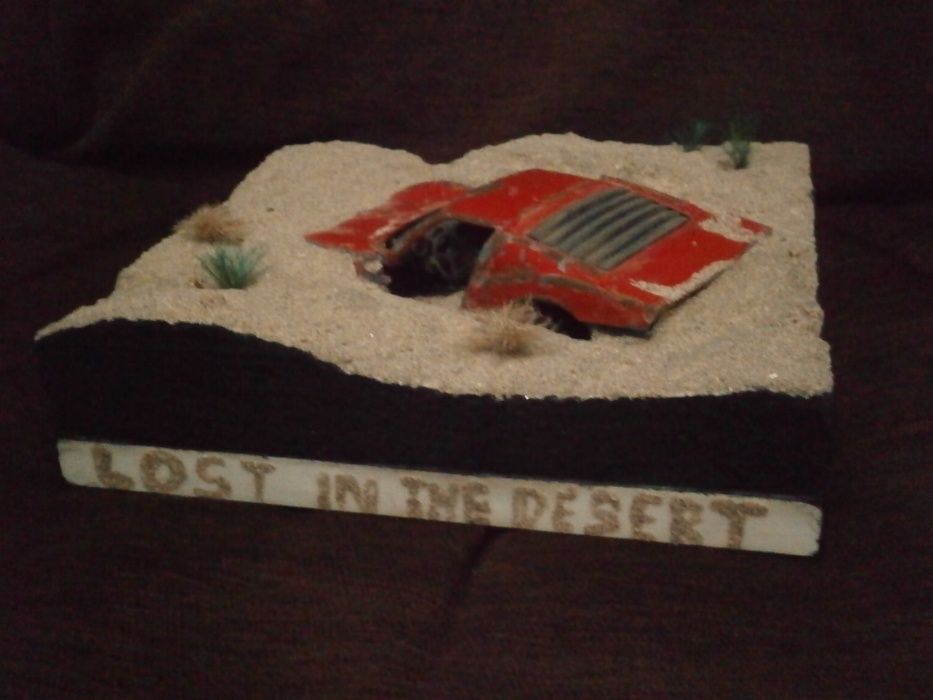 Diorama abandoned car in the desert diecast scale 1:25