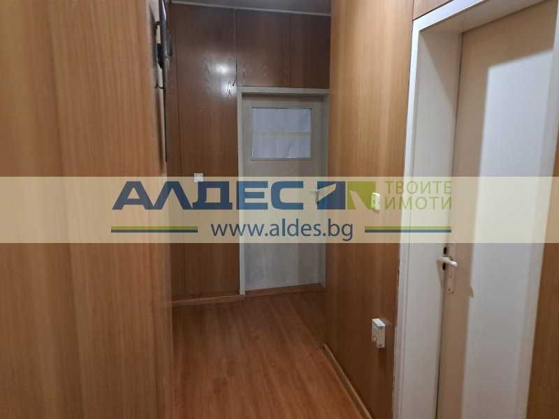 Просторен, тухлен ап. с две спални в Зона Б 5!