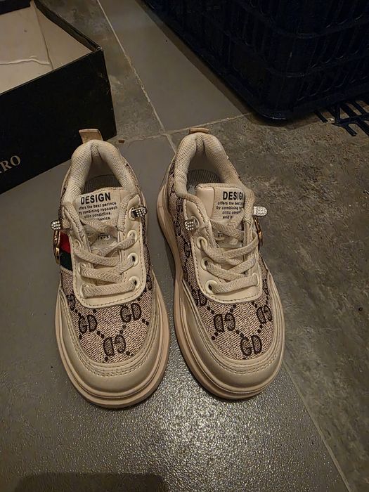 Обувь детская продается