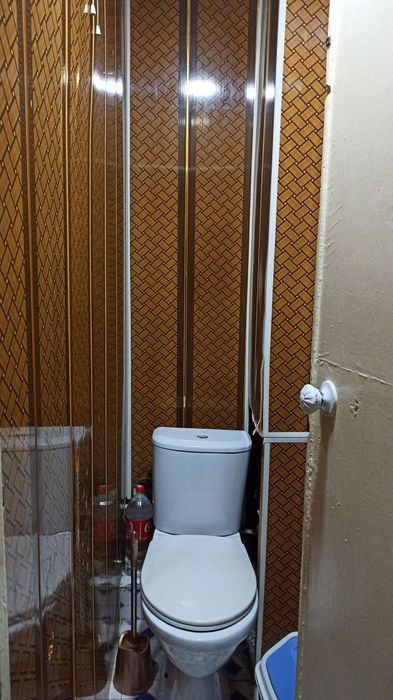 Чирчик шахри 
4-микрораён антощка
#2-хона 1-етаж 
Квартира ижарага