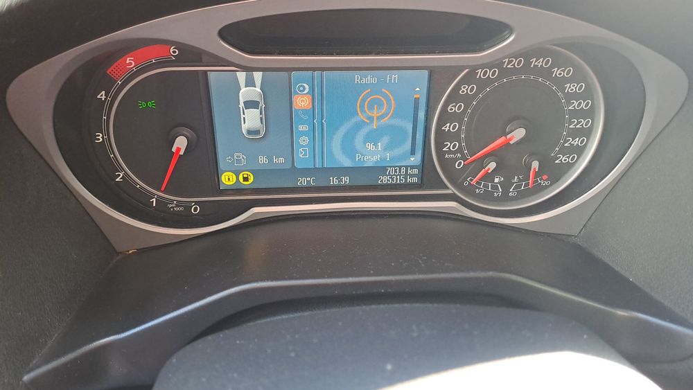 Ford Mondeo Gri.