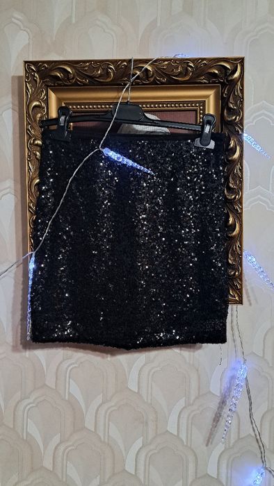 Елегантна Черна пола с паети