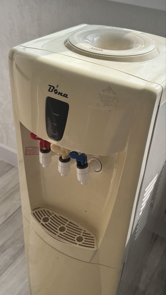 Продам кулер для воды Bona