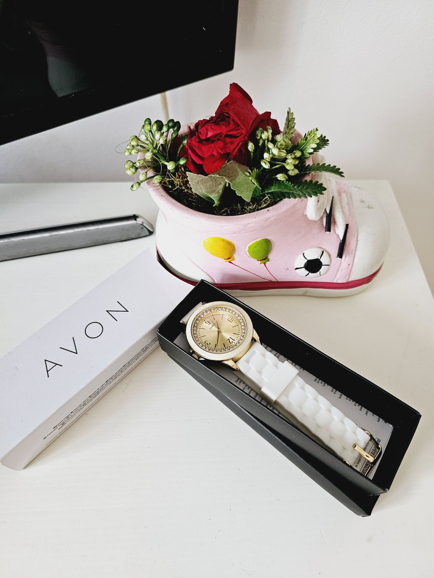 Ceas Avon nou in cutie