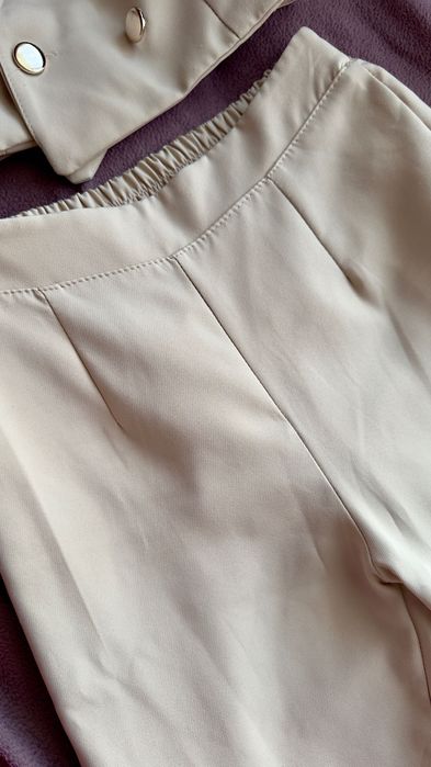 Елегантен бежов комплект в две части - размери XS, S