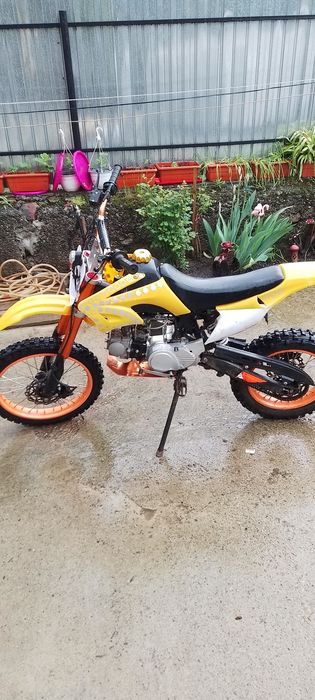 Vând cross de 125cc