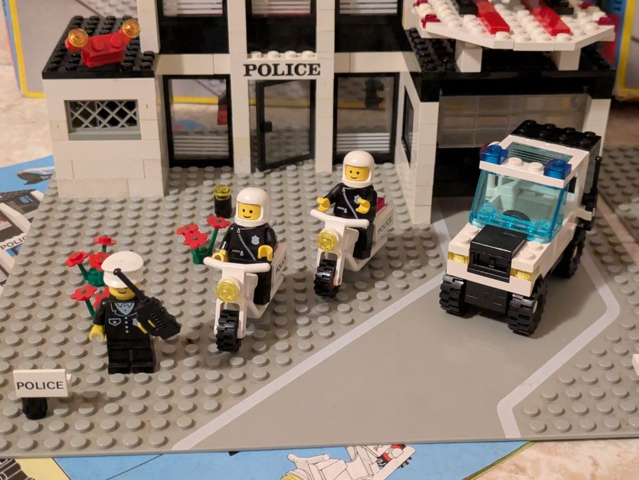 LEGO 6386 u 6381 полицията и малкото състезание от класическия град