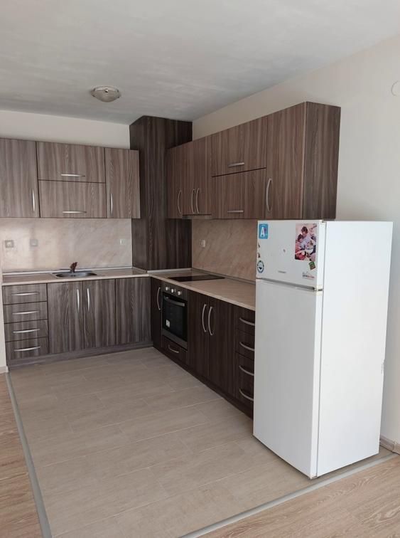 Просторен двустаен апартамент в кв. Каменица 2