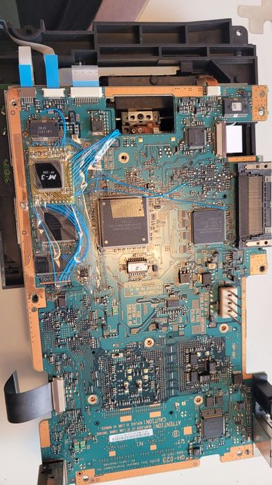 Playstation 2 modat cu cip ruleaza si  jocuri Playstation1