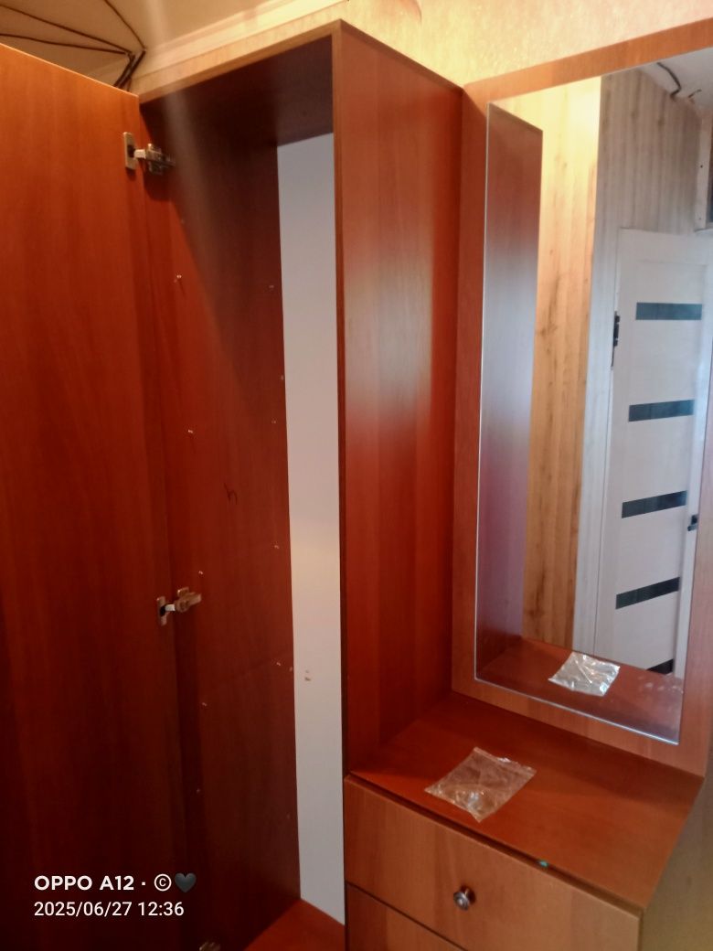 Продам шкаф в прихожую.