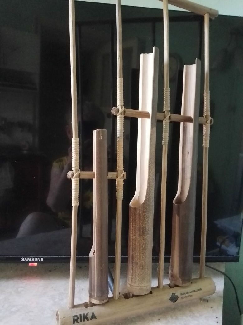 Продам музыкальный инструмент Индонезии Ruman Angklung
