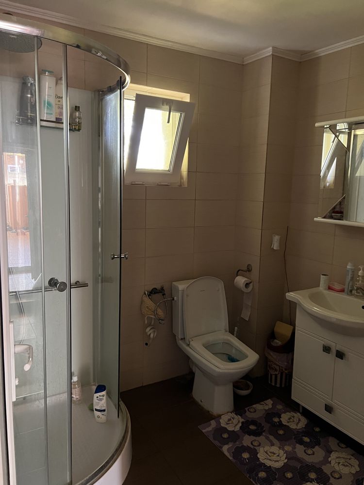 Vand casa cu teren