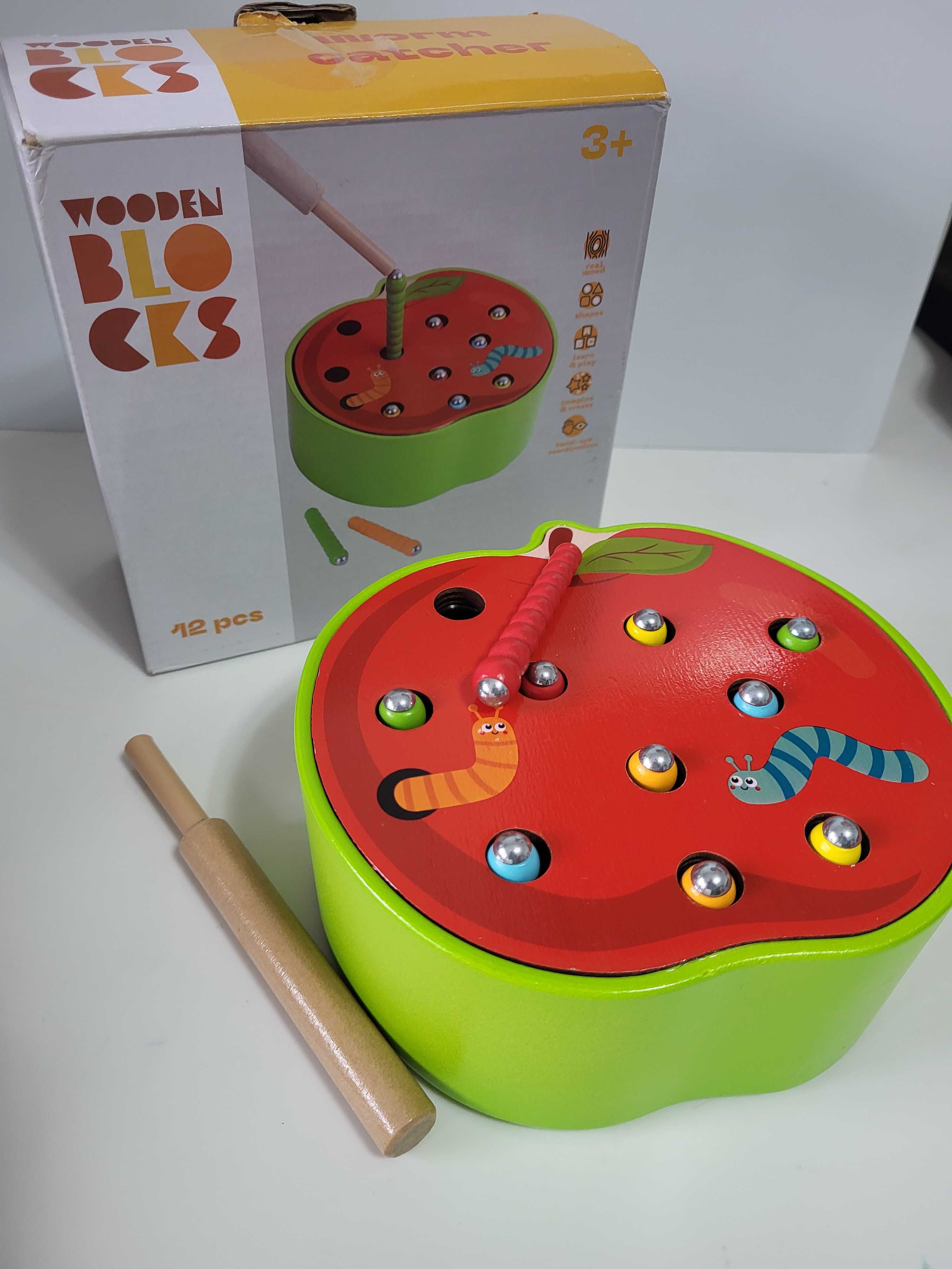 Joc educativ, magnetic, de dexteritate din lemn – Mar si viermisori