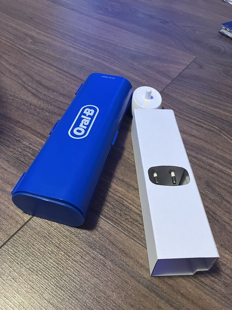 A53 Periuta dinti oral b electrica noua. Plus cutie transport