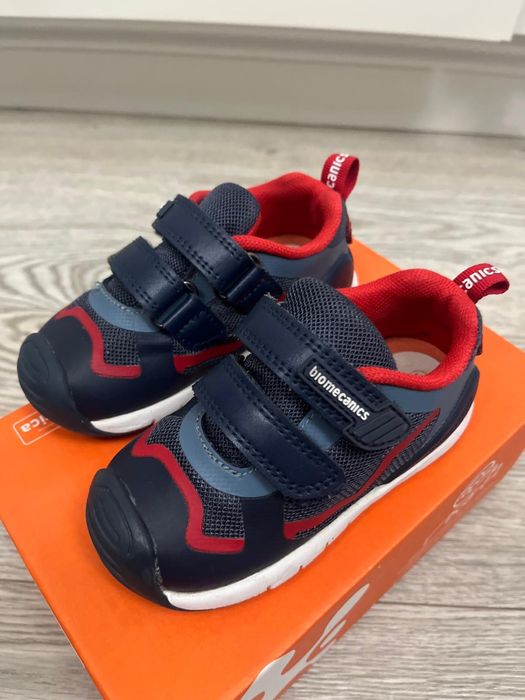 Adidasi copii biomecanics