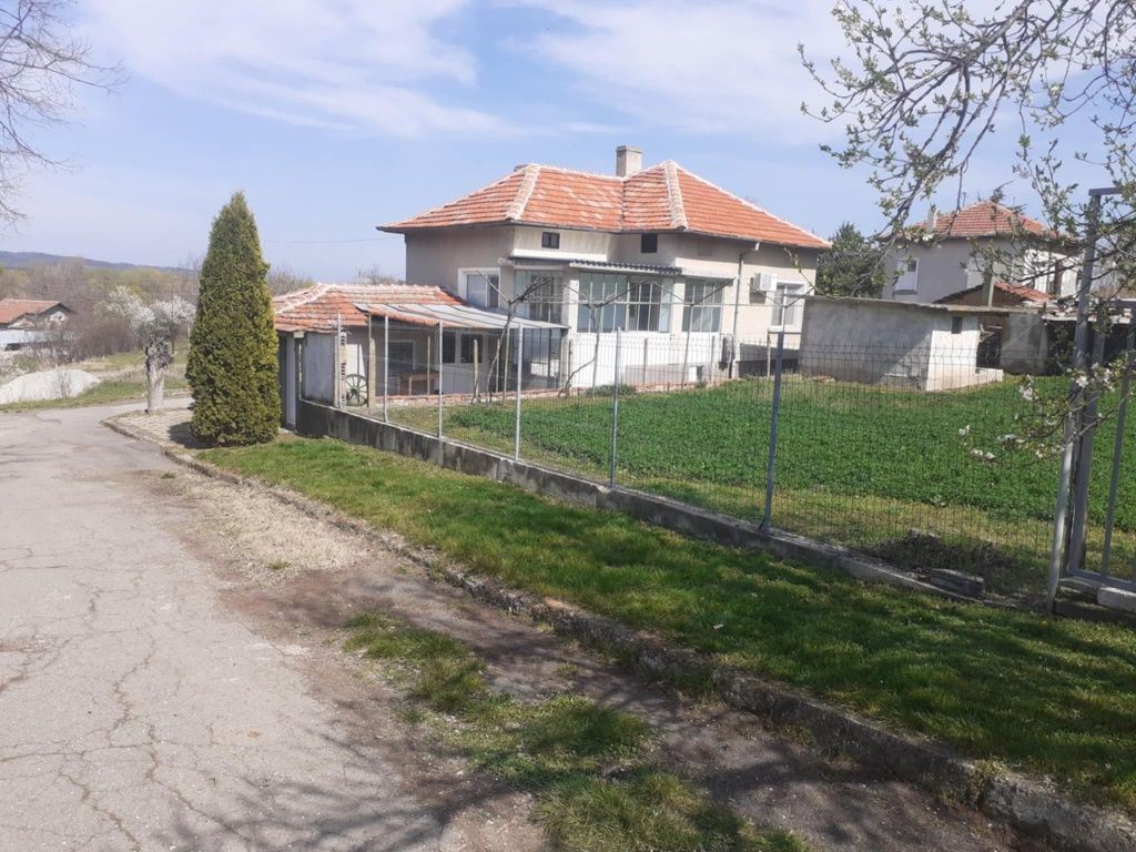 Собственик продава къща в с. Арнаутито на 20 км. от Стара Загора