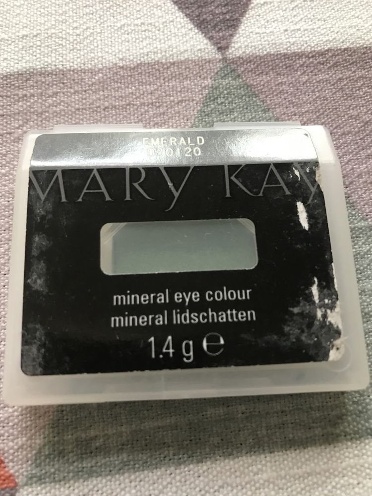 Продаются тени для век зелёные, новые, от Mary Kay