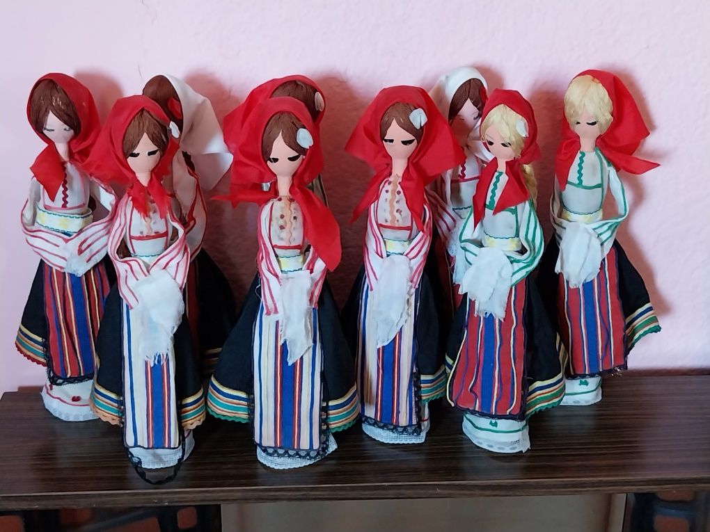 Дървена кукла с българска носия