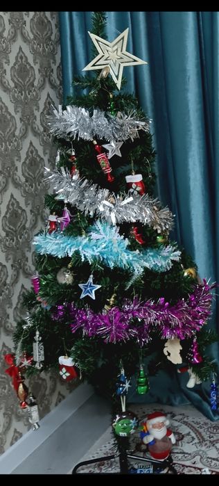 Елка (без игрушек)