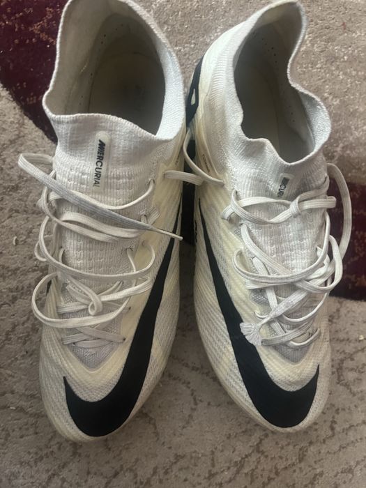 Vand ghetele de fotbal ale lui florinel coman