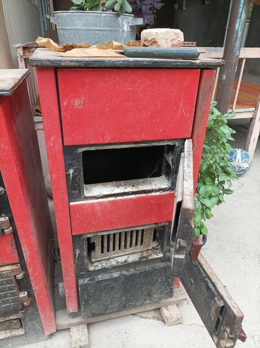 Latyol uy va teplisa uchun gazda va komirda yonadi