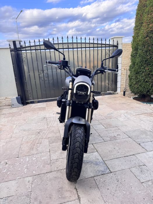 Benelli Leoncino 800