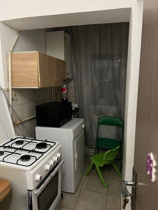 Persoana fizica, închiriez  garsonieră zona Sala Sporturilor