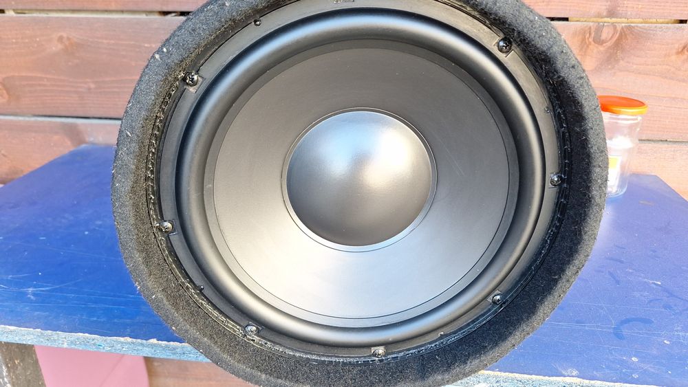 Azi 5 lei transportul  Subwoofer Kenwood KSC W1200