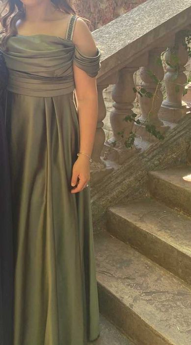 Официална сатенена рокля