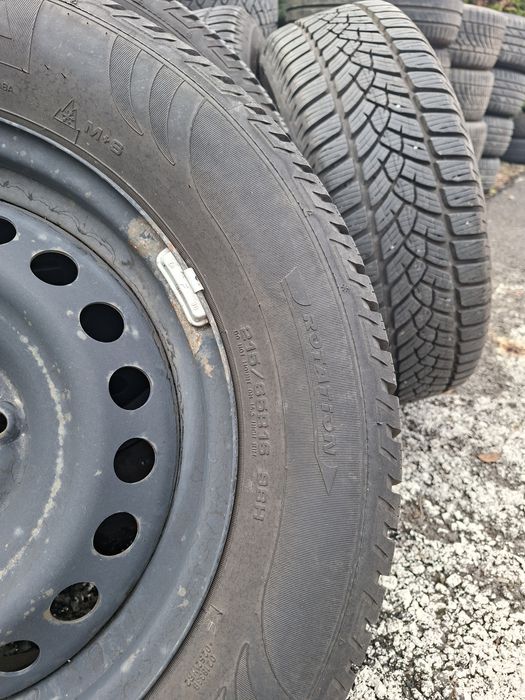 -Vând anvelope iarnă 215/65 R16-
