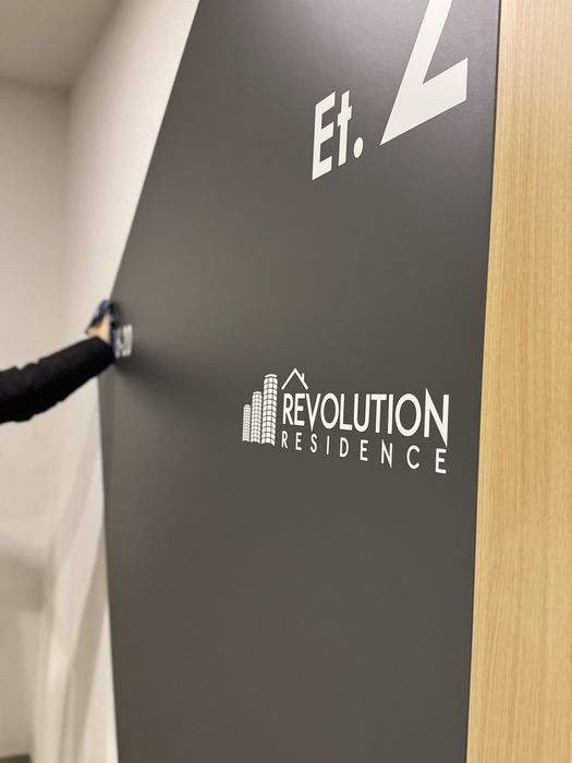 Curățenie Profesională în Scările de Bloc!