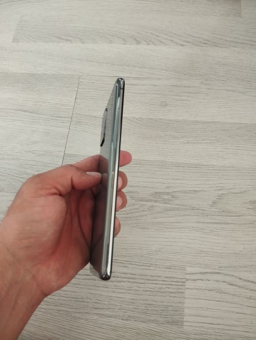 S20 plus 12/128 GB yaxshi xolatda! Uzimeidan oʻtkazish kerak!