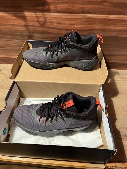 Обувки на Jordan