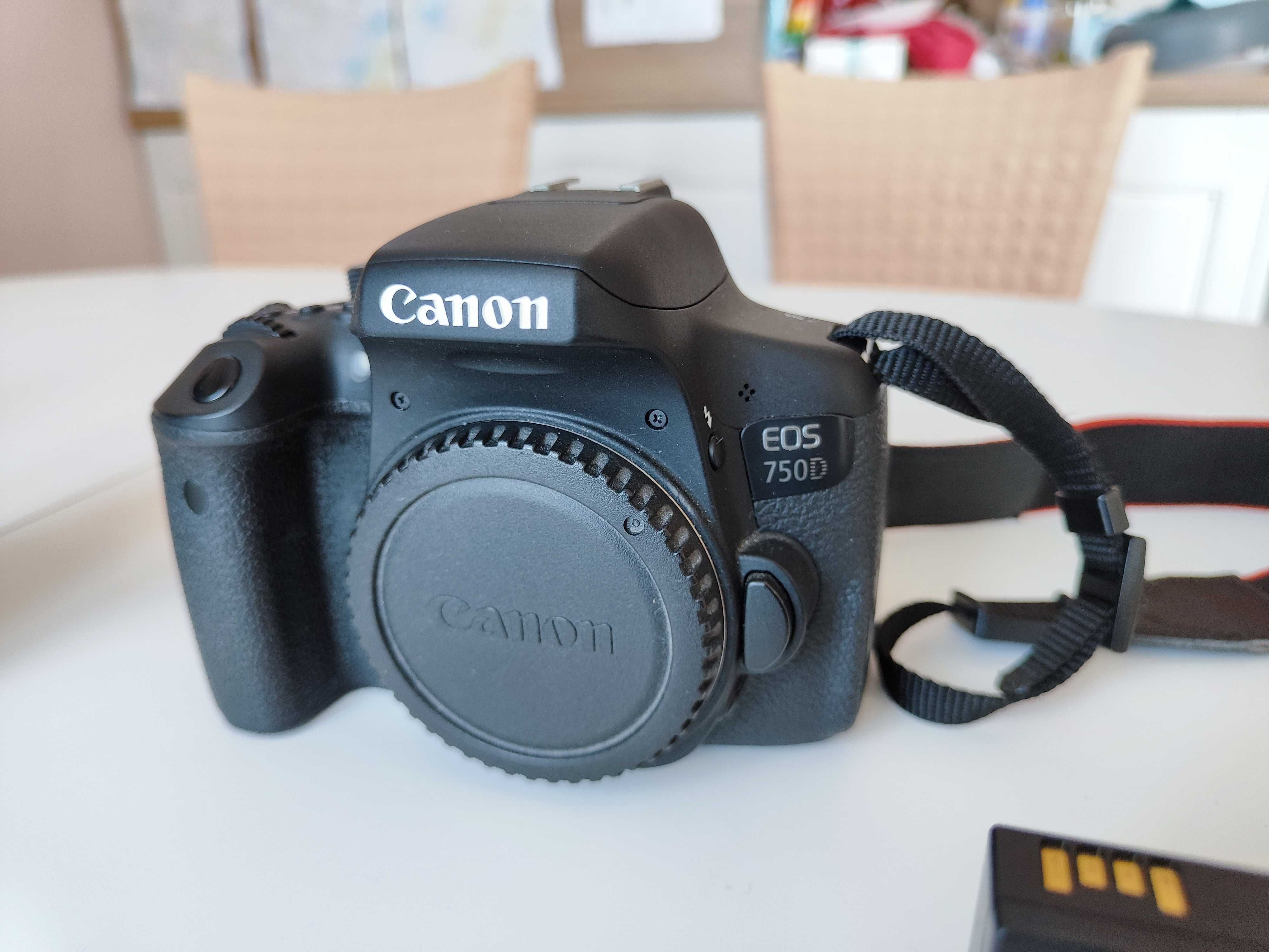 Фотоапарат Canon EOS 750D