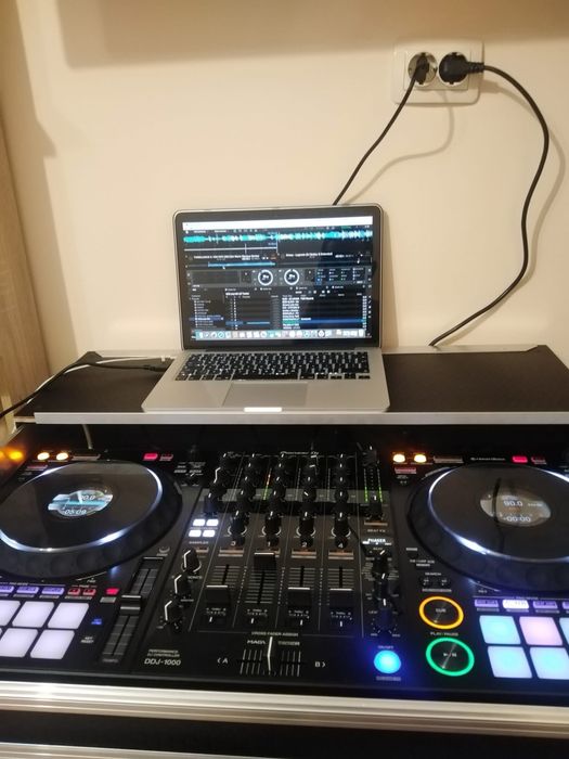Pioneer DDJ 1000 и кейс готови за работа