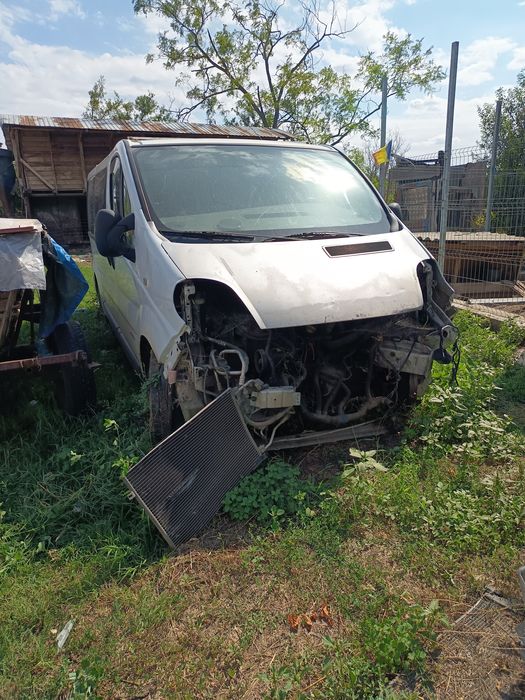 Vând Renault Trafic 1.9 tdi pentru dezmembrat