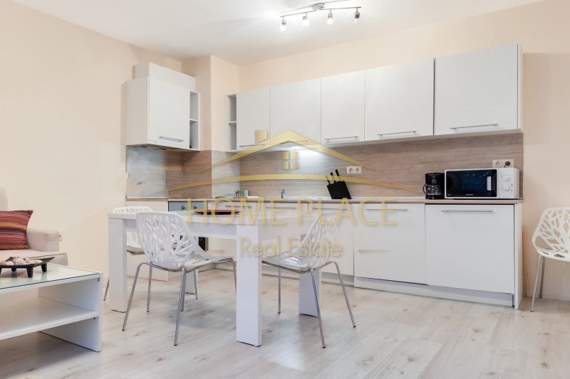 Дава се под наем Двустаен апартамент в Варна, Аспарухово - 60 кв.м за 510 € - Снимка #1