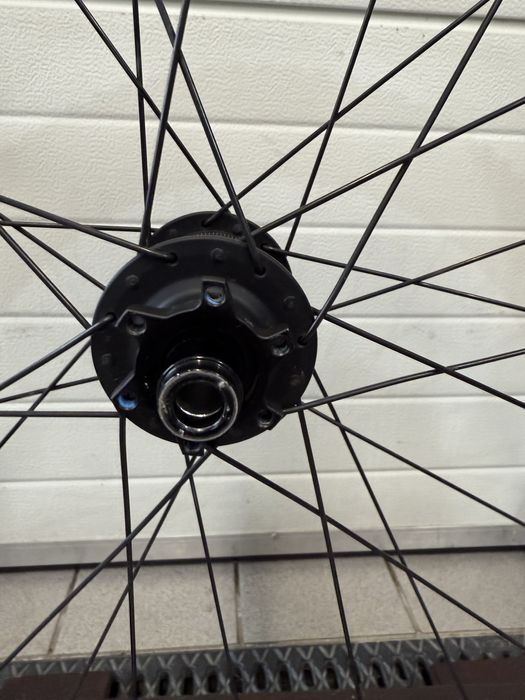 Roata spate Bontrager Linie Comp30+cauciuc Maxxis Minion DHR2 Nou!
