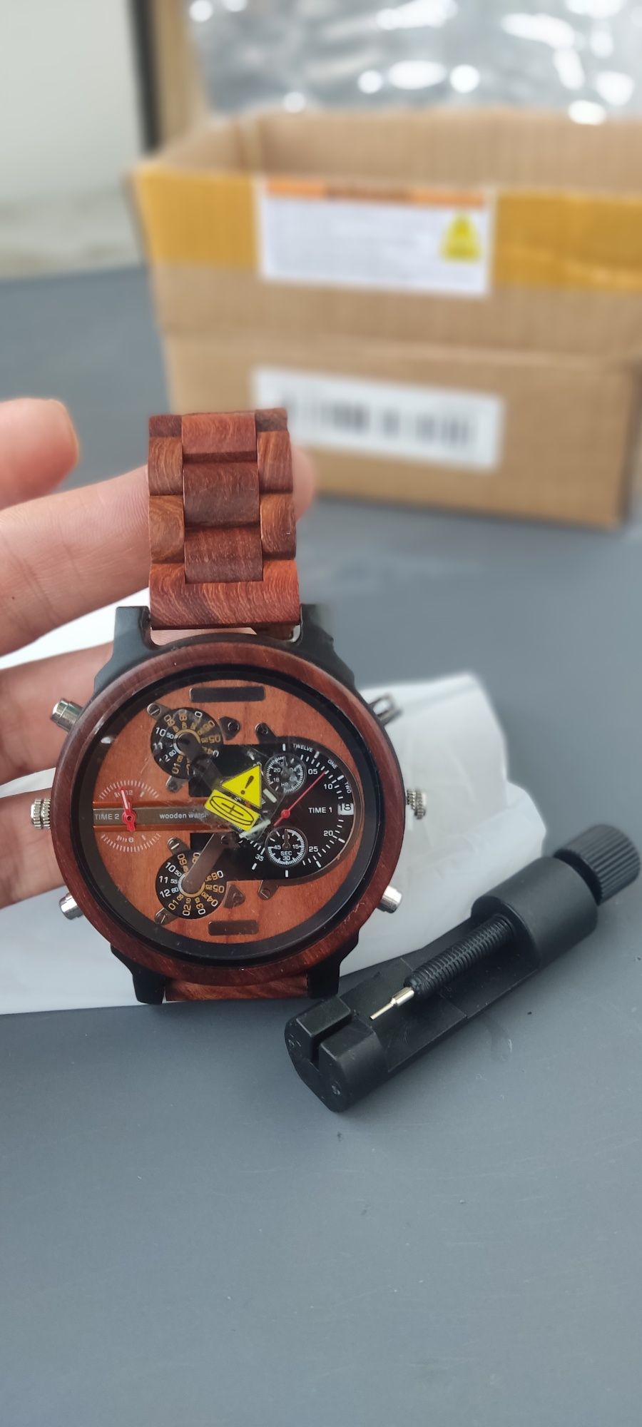Продавам часовник УНИСЕКС