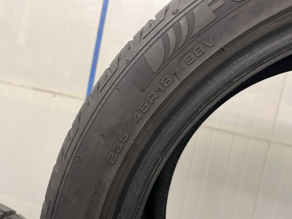 Продавам гуми FULDA 235/45/R18
