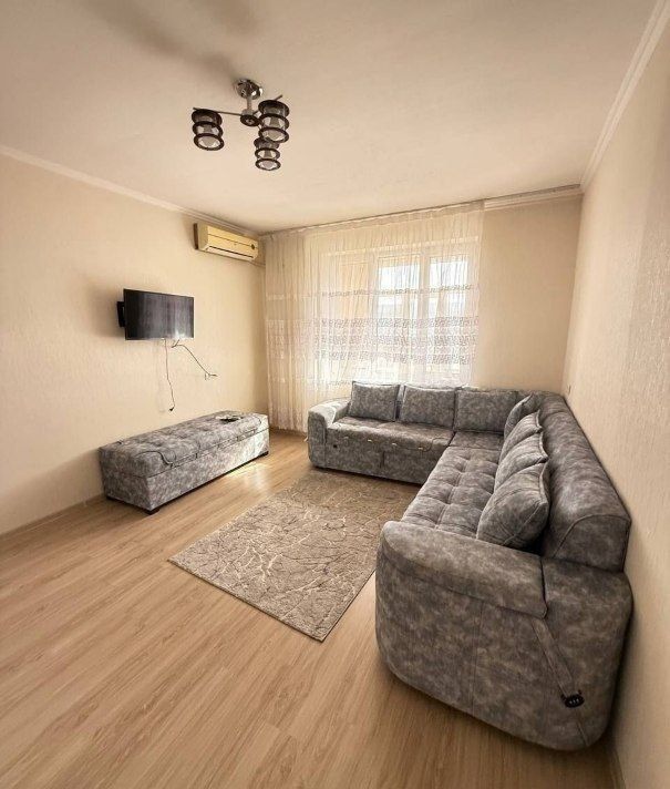 Lyuks 1 xonali arenda qoyliq massiv1