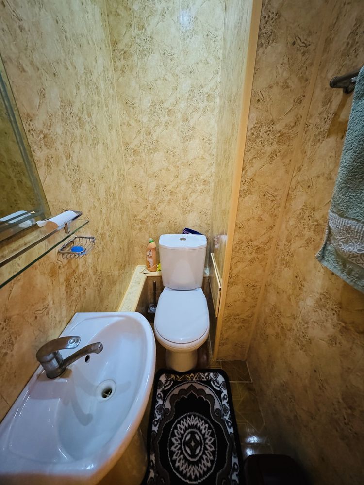Продается 5 комнатная квартира. Сергели - 6 ( балкон 2х6м )