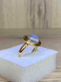 Златен пръстен с лунен камък - 8.93гр / 18к/750