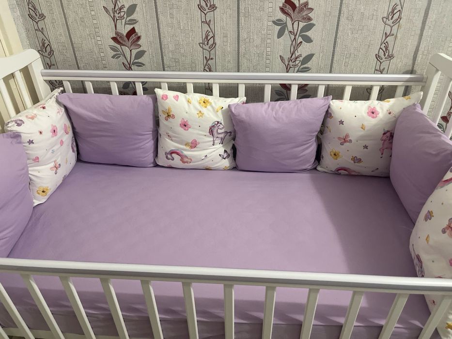 Детская кроватка с матрасиком