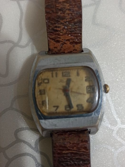 Раритет винтаж СССР очень редкие часы ракета Беккер с одним календарны