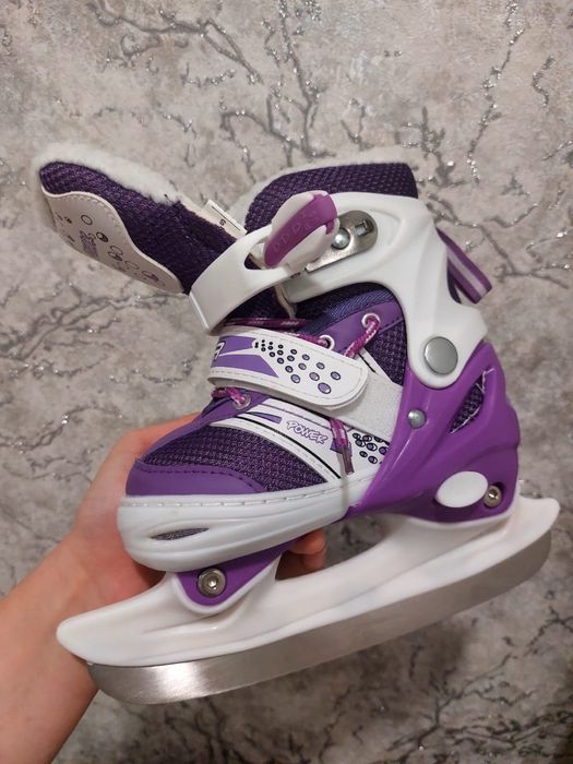 Коньки дарят девочкам грацию, силу и уверенность.это твоя сказка льду