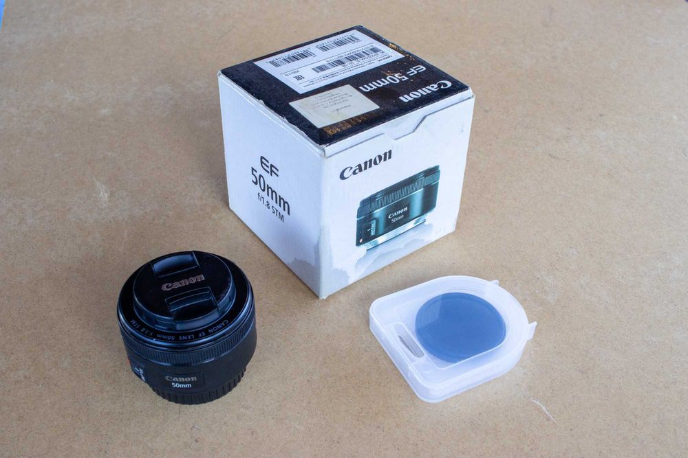 Canon EF 50 1.8 STM cu filtru ND în cutie