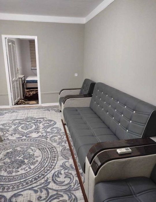 Метро Новза. 5 минут  2 комнаты. Балкон 2/6. Чиланзар 5.